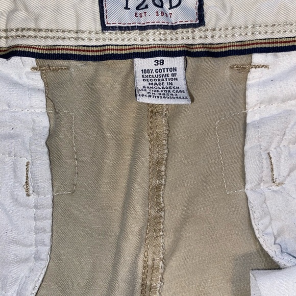 Izod Cargo Shorts - Picture 3 of 3
